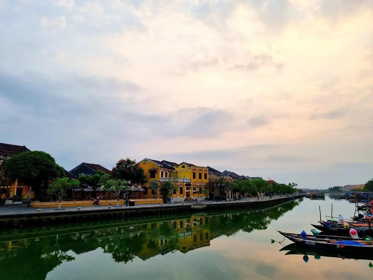 מלון Hoi An Center Town